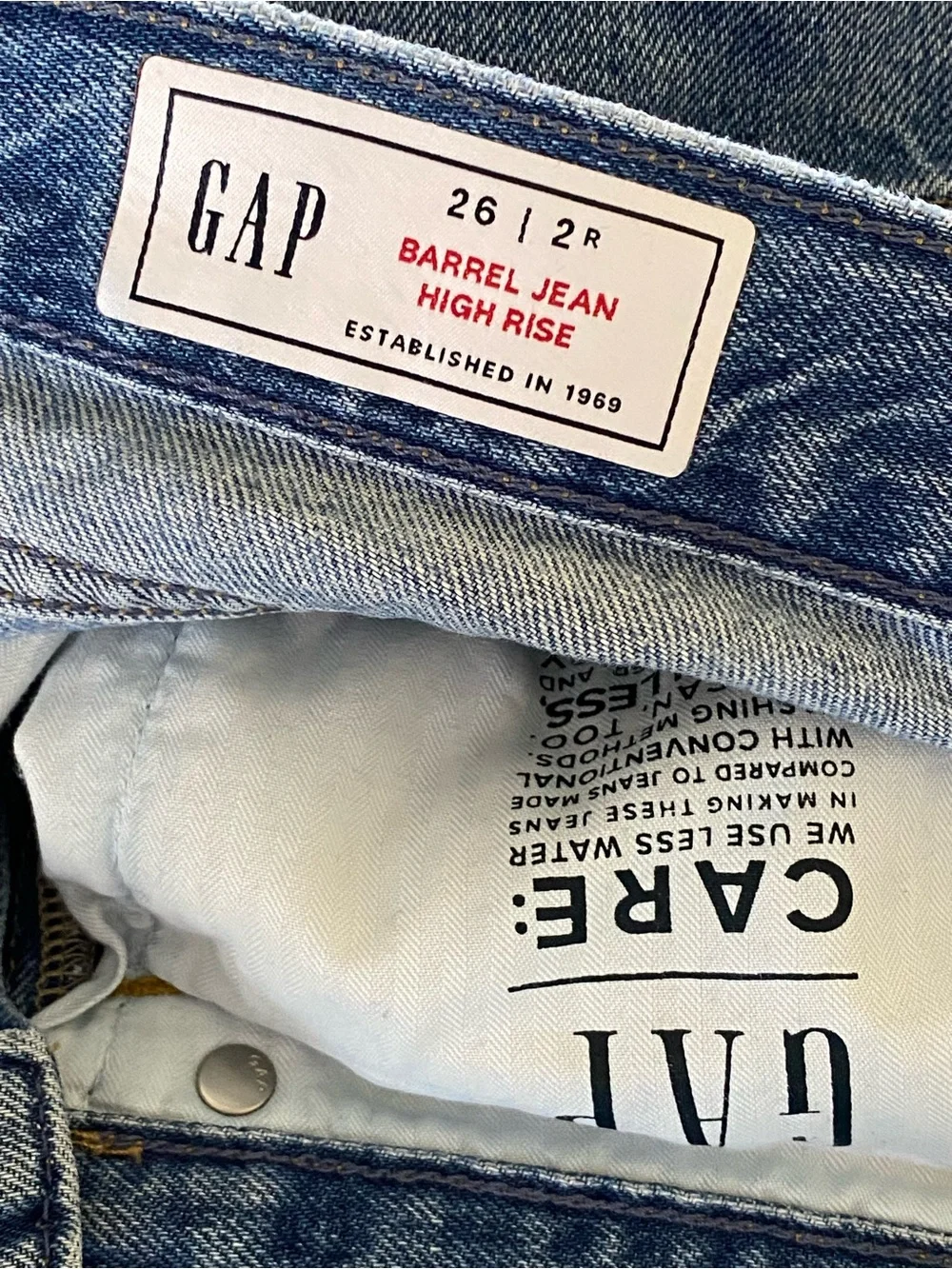 GAP Barrel Jean High Rise Denim Shorts Size 26 Raw Hem 100% Cotton Blue